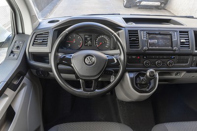 VOLKSWAGEN Caravelle