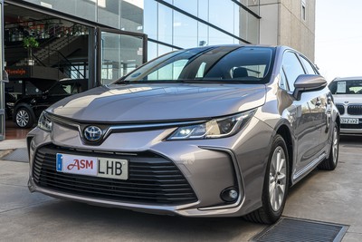 TOYOTA Corolla Sedan