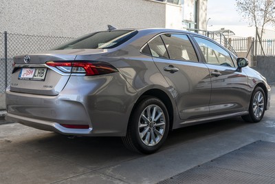 TOYOTA Corolla Sedan