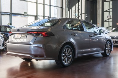 TOYOTA Corolla Sedan