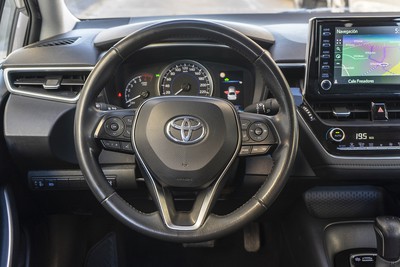 TOYOTA Corolla Sedan