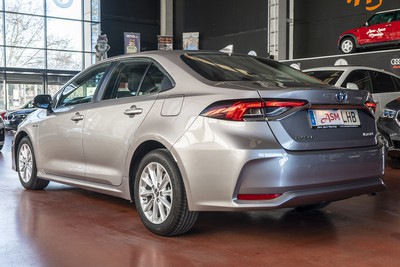 TOYOTA Corolla Sedan