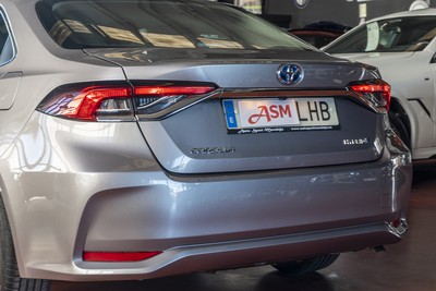 TOYOTA Corolla Sedan