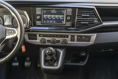 VOLKSWAGEN Multivan