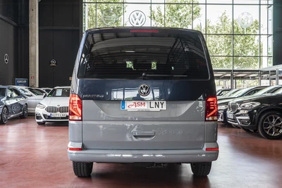 VOLKSWAGEN Multivan