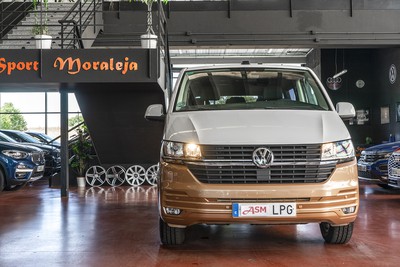VOLKSWAGEN Caravelle