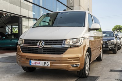 VOLKSWAGEN Caravelle