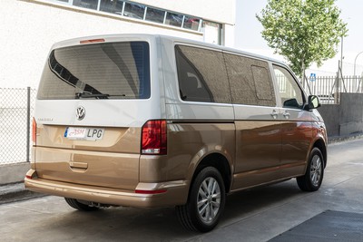 VOLKSWAGEN Caravelle