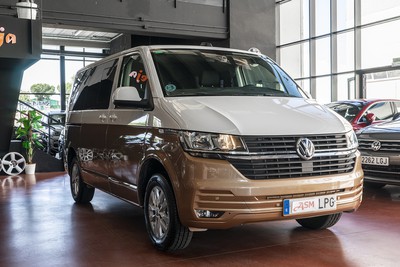 VOLKSWAGEN Caravelle