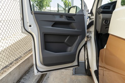 VOLKSWAGEN Caravelle