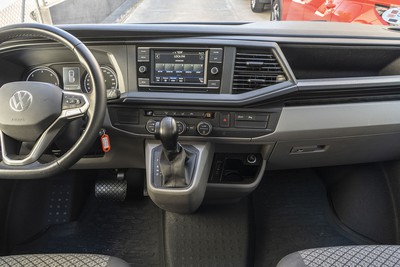 VOLKSWAGEN Caravelle