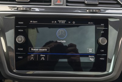 VOLKSWAGEN Tiguan