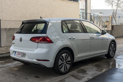 VOLKSWAGEN e-Golf