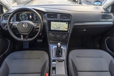 VOLKSWAGEN e-Golf