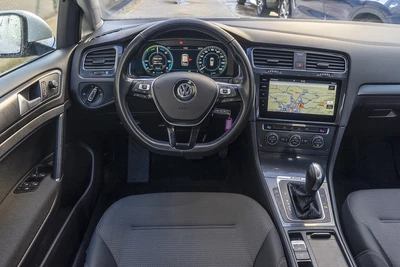 VOLKSWAGEN e-Golf