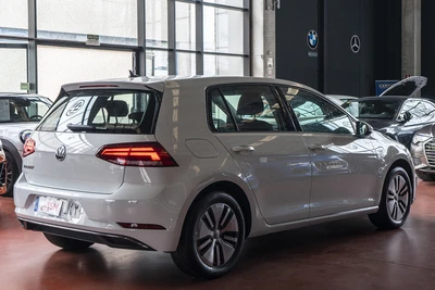 VOLKSWAGEN e-Golf