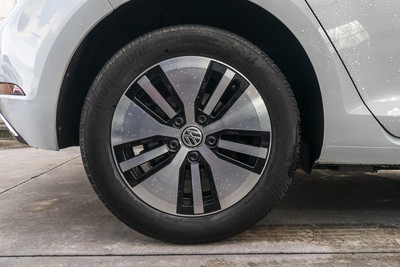 VOLKSWAGEN e-Golf