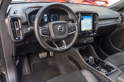 VOLVO XC40