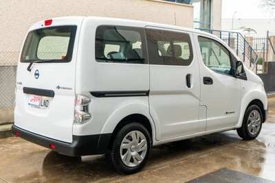 NISSAN NV 200