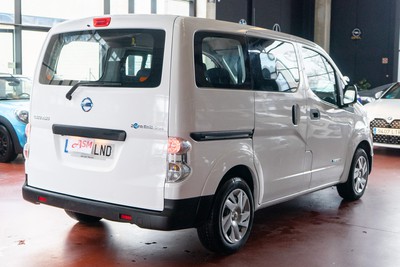 NISSAN NV 200