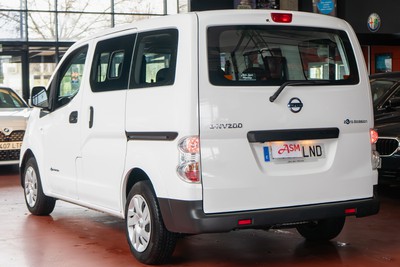 NISSAN NV 200