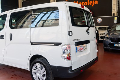 NISSAN NV 200