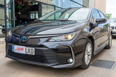 TOYOTA Corolla Sedan