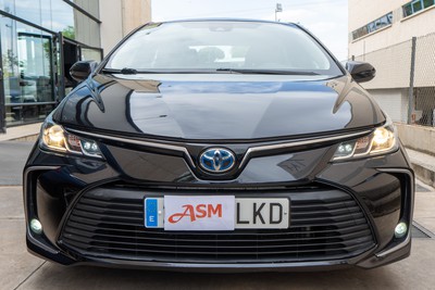 TOYOTA Corolla Sedan