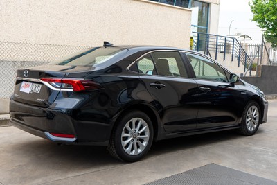 TOYOTA Corolla Sedan