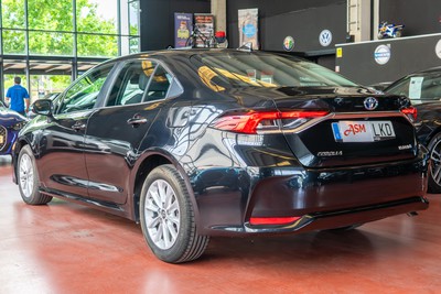 TOYOTA Corolla Sedan