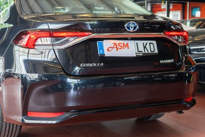 TOYOTA Corolla Sedan