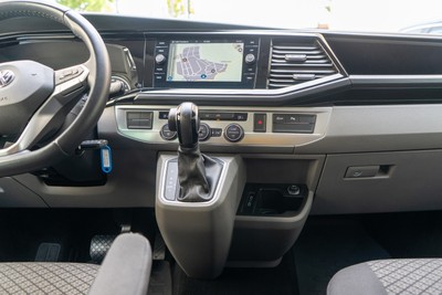 VOLKSWAGEN Caravelle