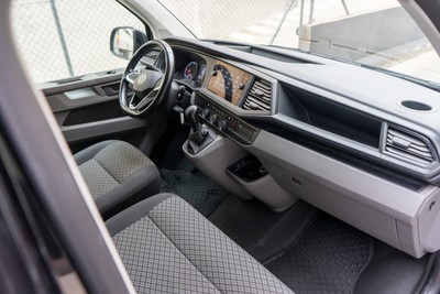 VOLKSWAGEN Caravelle